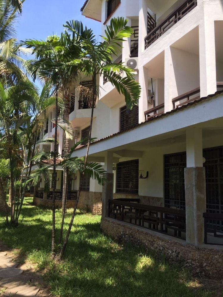 Baobab Holiday Resort Bamburi Exterior foto