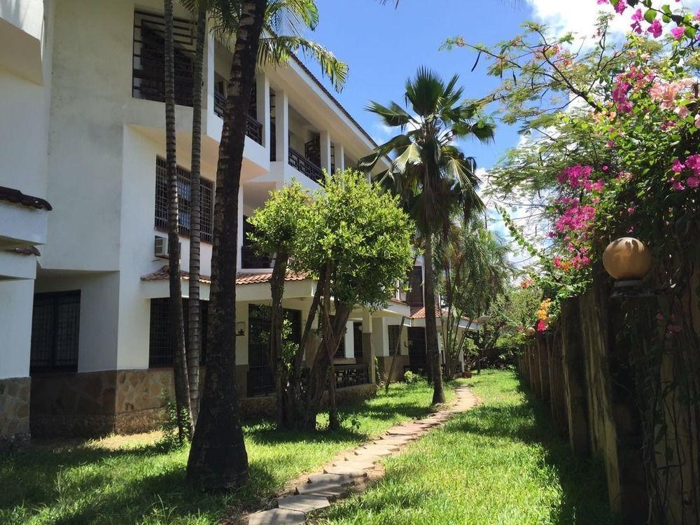 Baobab Holiday Resort Bamburi Exterior foto